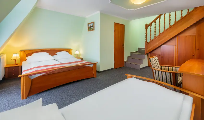 Gosztola Gy�ngye-az erd� sz�llod�ja Gosztola - Augusztus 20.