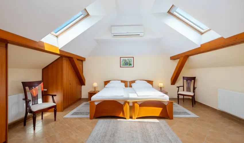 Gosztola Gy�ngye-az erd� sz�llod�ja Gosztola - Augusztus 20.