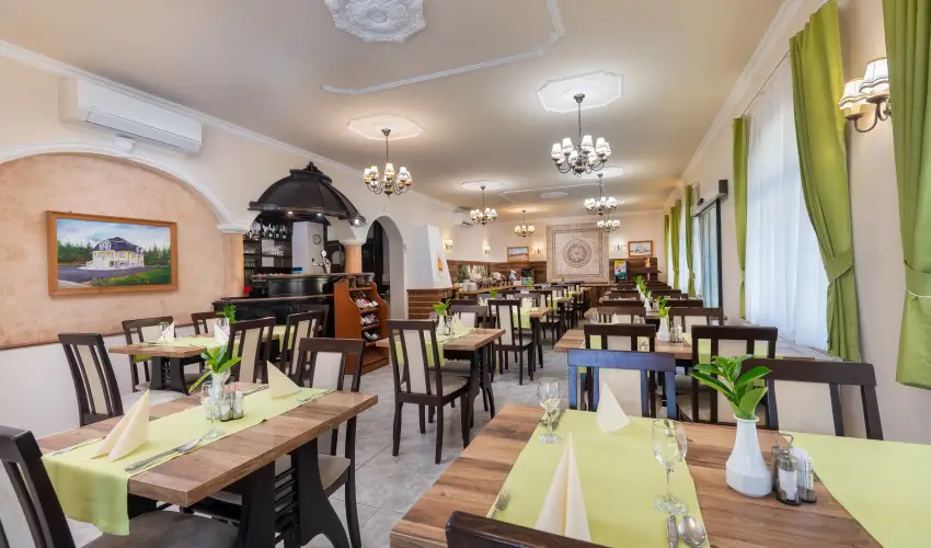 Gosztola Gy�ngye-az erd� sz�llod�ja Gosztola - Augusztus 20.