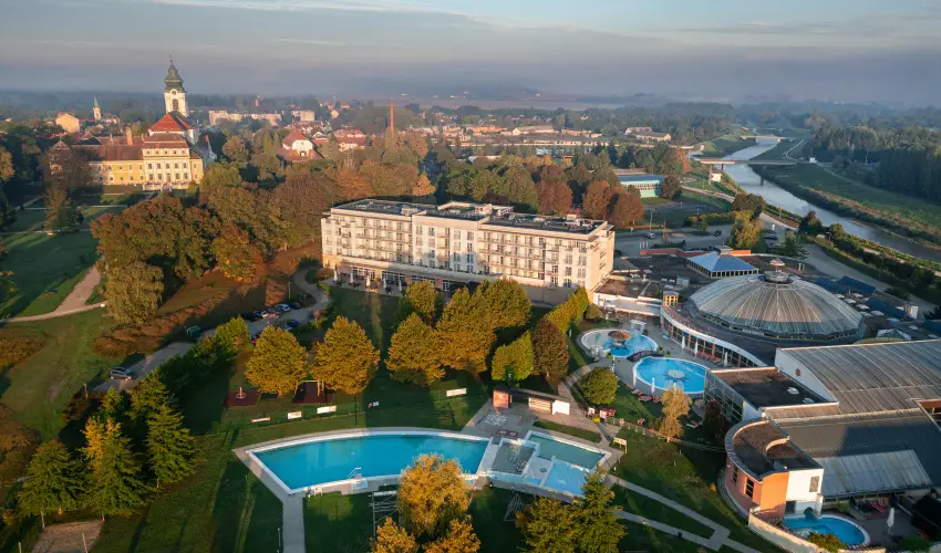 Gotthard Therme Hotel Szentgotth�rd - Augusztus 20. - teljes el�refizet�ssel