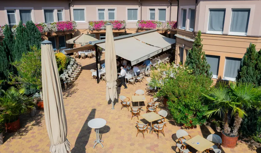 Granada Konferencia Wellness �s Sport Hotel Kecskem�t - Augusztus 20.