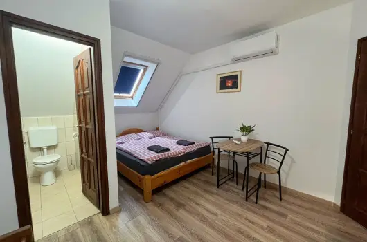 Gyulavez�r-Csob�nci Pihen� Vend�gh�z - Augusztus 20. (min. 2 �j)