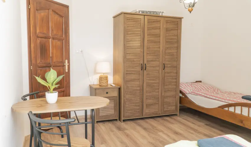 Gyulavez�r-Csob�nci Pihen� Vend�gh�z Gyulakeszi - Augusztus 20. (min. 2 �j)