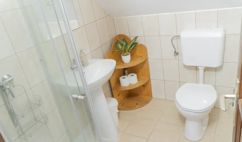 Gyulavez�r-Csob�nci Pihen� Vend�gh�z Gyulakeszi - Augusztus 20. (min. 2 �j)