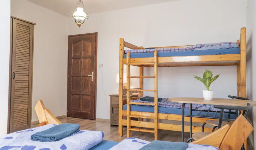 Gyulavez�r-Csob�nci Pihen� Vend�gh�z Gyulakeszi - Augusztus 20. (min. 2 �j)