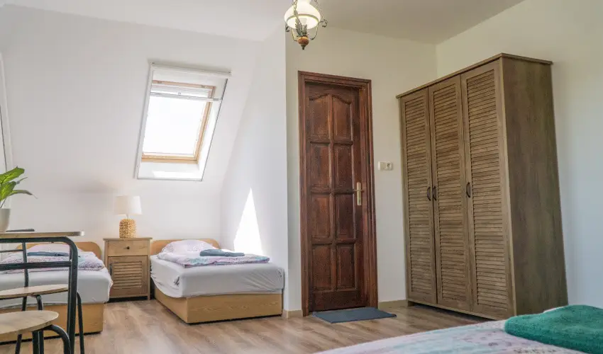 Gyulavez�r-Csob�nci Pihen� Vend�gh�z Gyulakeszi - Augusztus 20. (min. 2 �j)