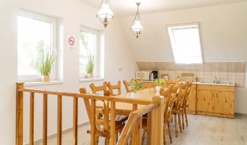 Gyulavez�r-Csob�nci Pihen� Vend�gh�z Gyulakeszi - Augusztus 20. (min. 2 �j)