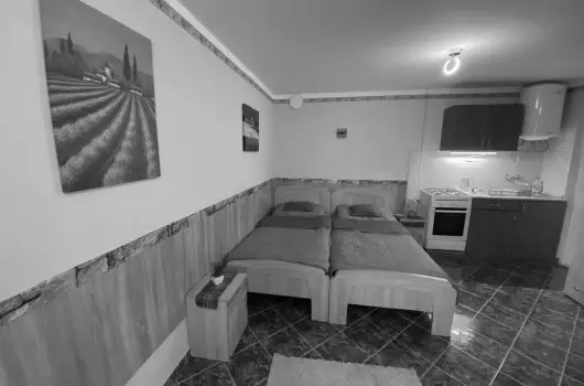 Hajnal Apartman - Augusztus 20. (min. 2 �j)