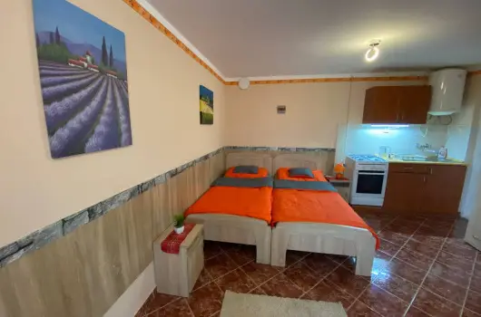 Hajnal Apartman - Augusztus 20.