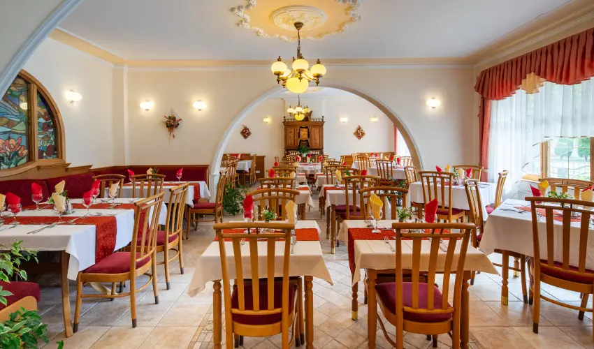 Hajd� Kast�ly Hotel Hajd�szoboszl� - Augusztus 20. (min. 2 �j)