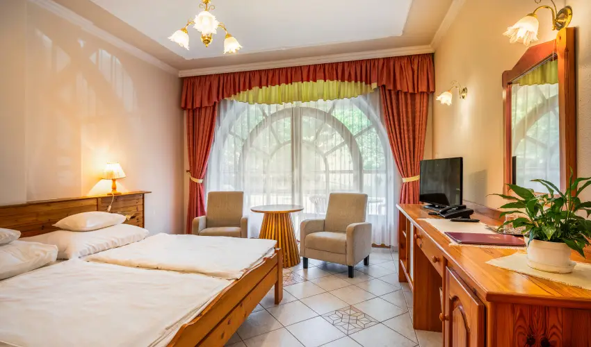 Hajd� Kast�ly Hotel Hajd�szoboszl� - Augusztus 20. (min. 2 �j)