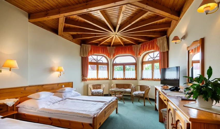 Hajd� Kast�ly Hotel Hajd�szoboszl� - Augusztus 20. (min. 2 �j)