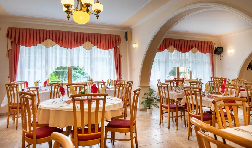 Hajd� Kast�ly Hotel Hajd�szoboszl� - Augusztus 20. (min. 2 �j)