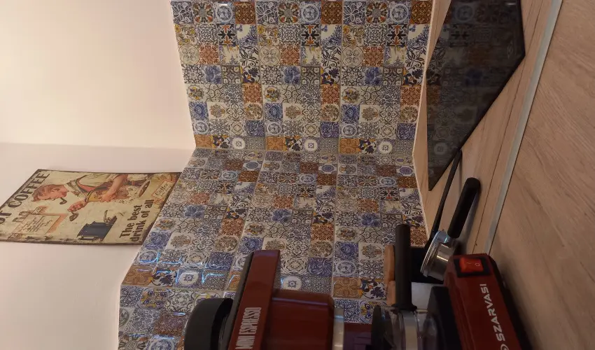 Hanga-lak Velence - Augusztus 20. (min. 2 j)