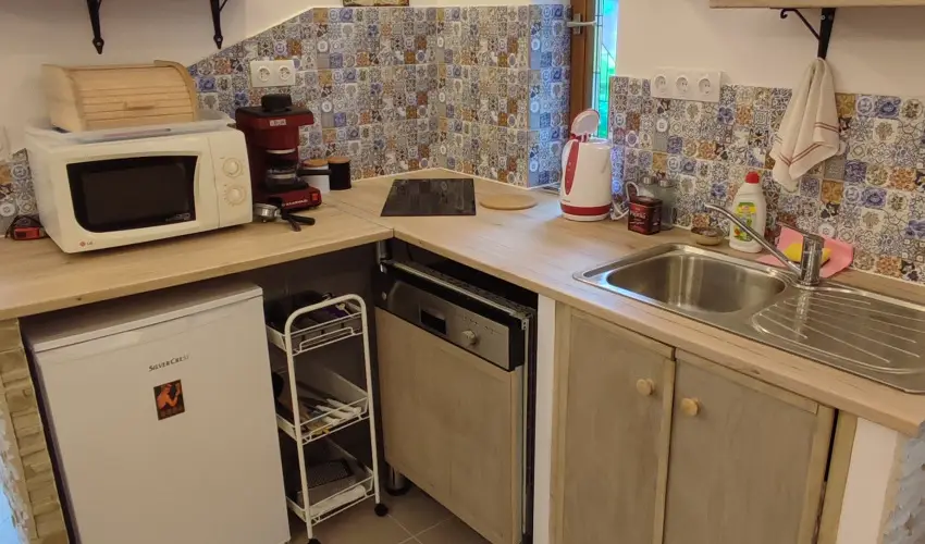 Hanga-lak Velence - Augusztus 20. (min. 2 j)