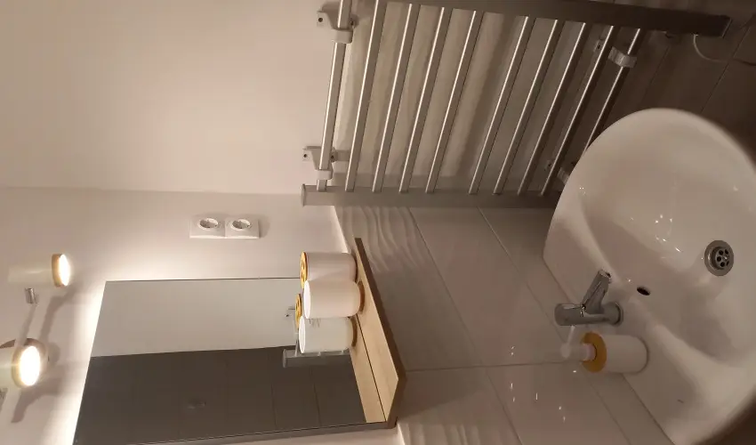 Hanga-lak Velence - Augusztus 20. (min. 2 j)