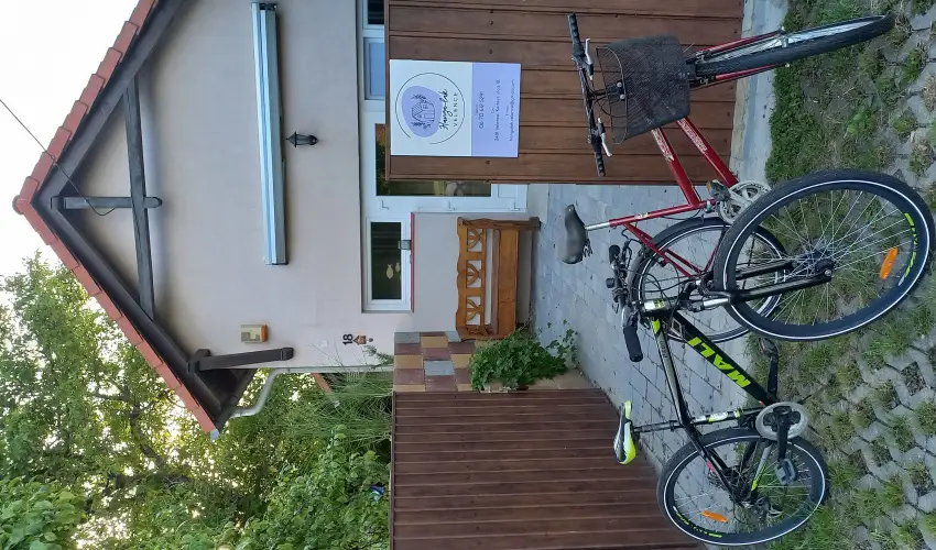 Hanga-lak Velence - Augusztus 20. (min. 2 j)