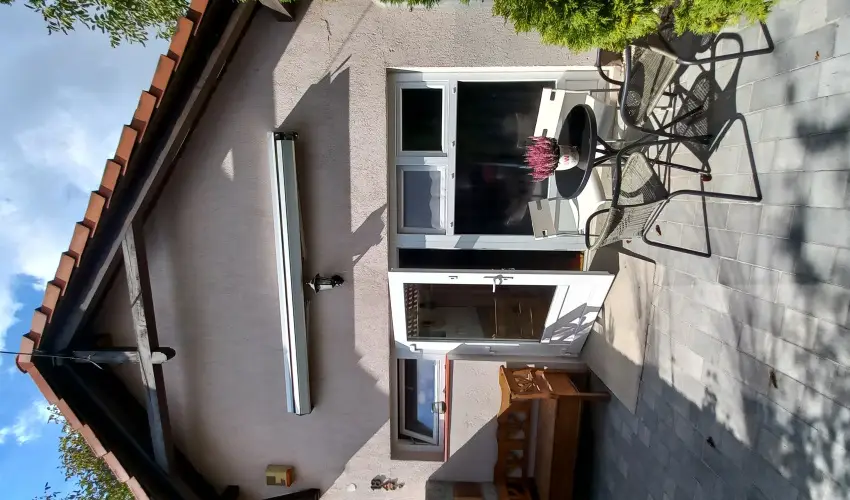 Hanga-lak Velence - Augusztus 20. (min. 2 j)