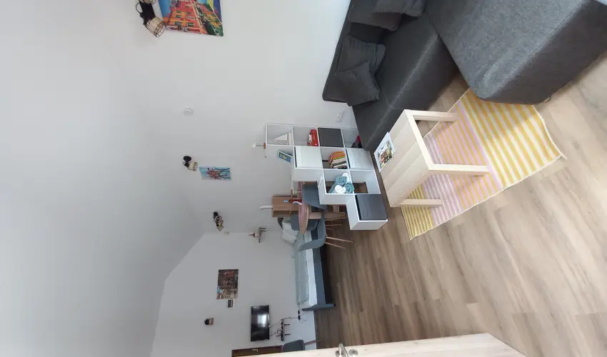 Hanga-lak Velence - Augusztus 20. (min. 2 j)