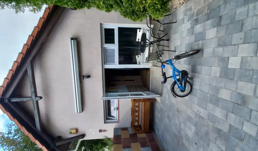 Hanga-lak Velence - Augusztus 20. (min. 2 j)