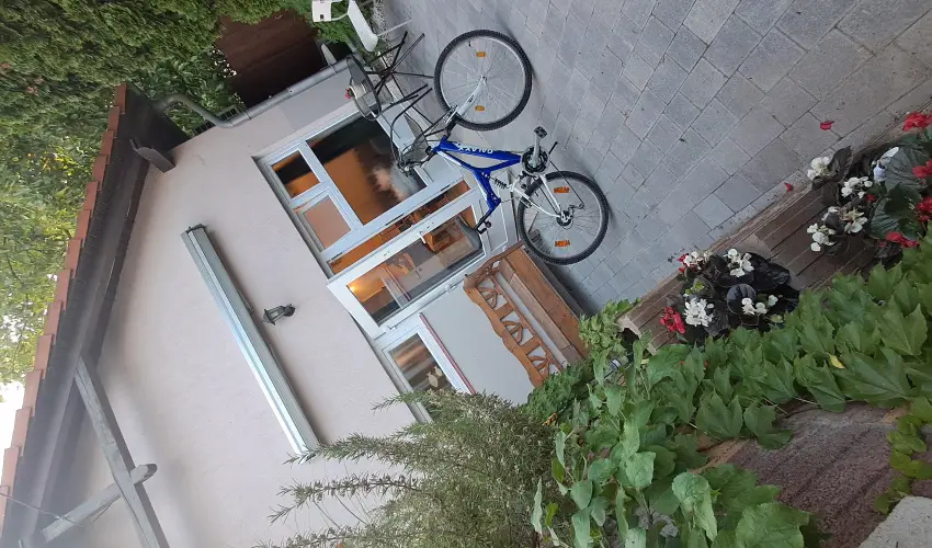 Hanga-lak Velence - Augusztus 20. (min. 2 j)