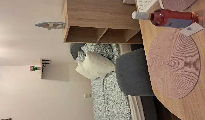 Hanga-lak Velence - Augusztus 20. (min. 2 j)