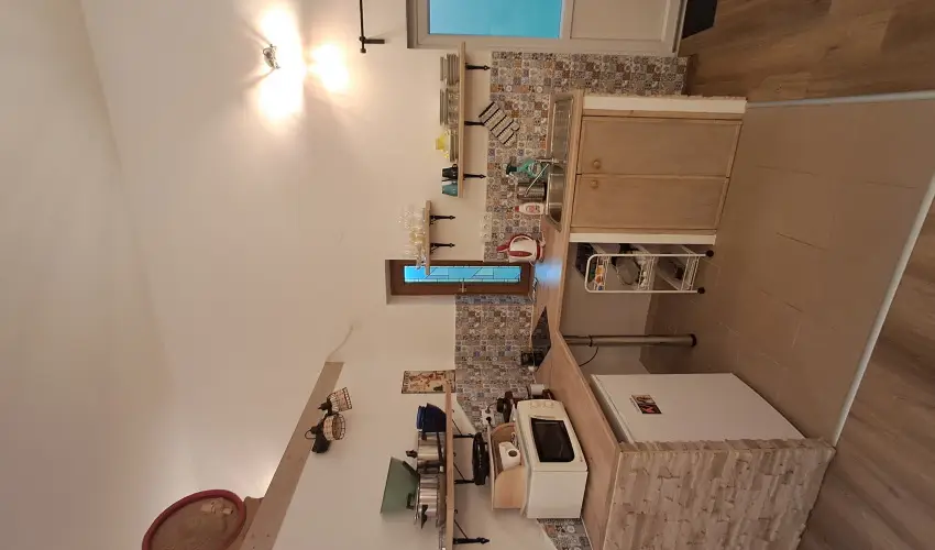 Hanga-lak Velence - Augusztus 20. (min. 2 j)