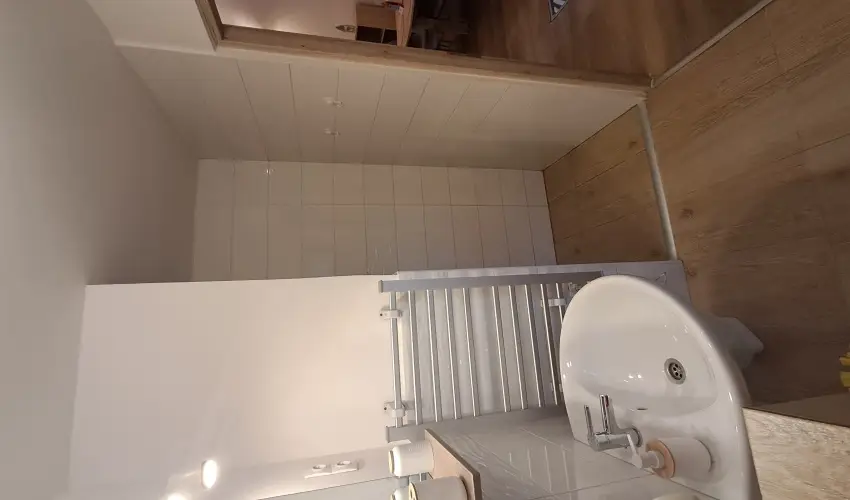 Hanga-lak Velence - Augusztus 20. (min. 2 j)