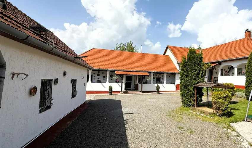 Harmony Vend�gh�z Egerszal�k - Augusztus 20.