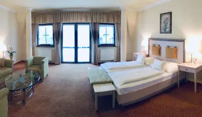 H�tk�ti Wellness Hotel & Lovaspark M�r