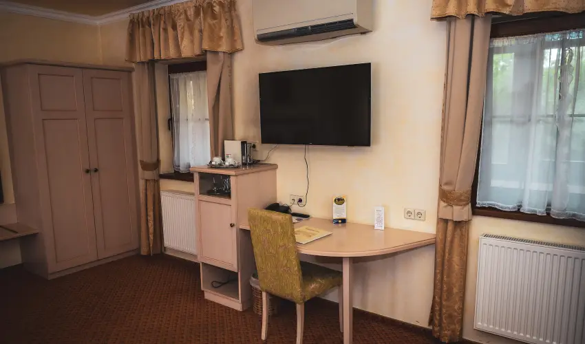 H�tk�ti Wellness Hotel & Lovaspark M�r - Augusztus 20.