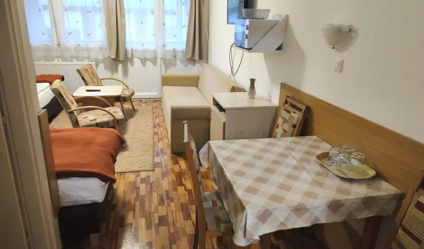 H�forr�s �d�l�- �s Lak�ssz�vetkezet Gyula - Augusztus 20. (min. 2 �j)