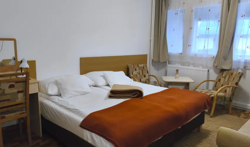 H�forr�s �d�l�- �s Lak�ssz�vetkezet Gyula - Augusztus 20. (min. 2 �j)