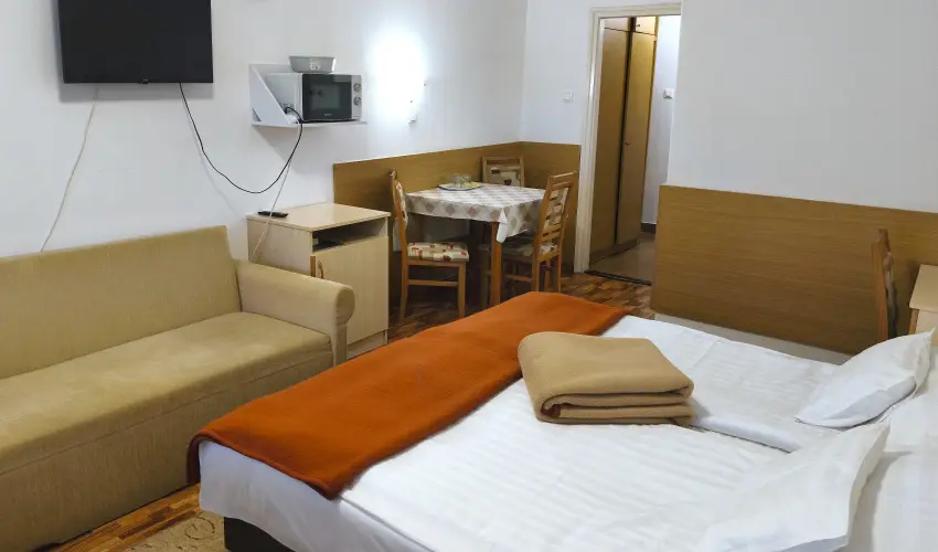 H�forr�s �d�l�- �s Lak�ssz�vetkezet Gyula - Augusztus 20. (min. 2 �j)