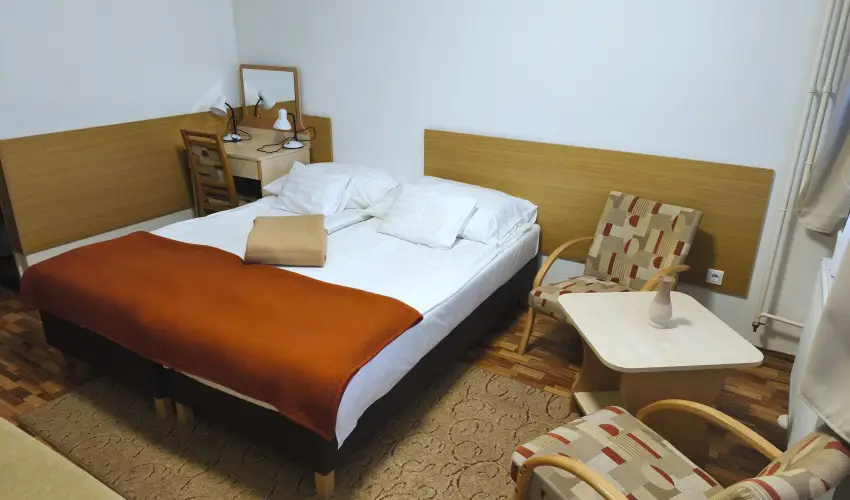 H�forr�s �d�l�- �s Lak�ssz�vetkezet Gyula - Augusztus 20. (min. 2 �j)