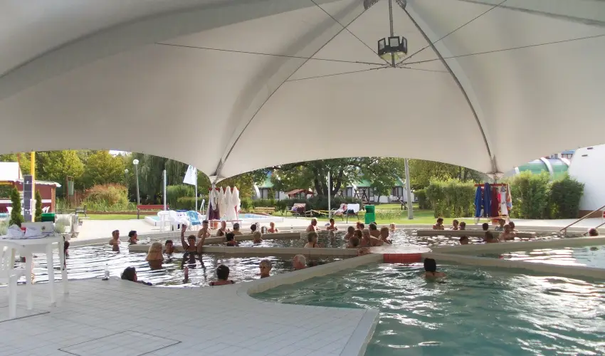 H�forr�s �d�l�- �s Lak�ssz�vetkezet Gyula - Augusztus 20. (min. 2 �j)