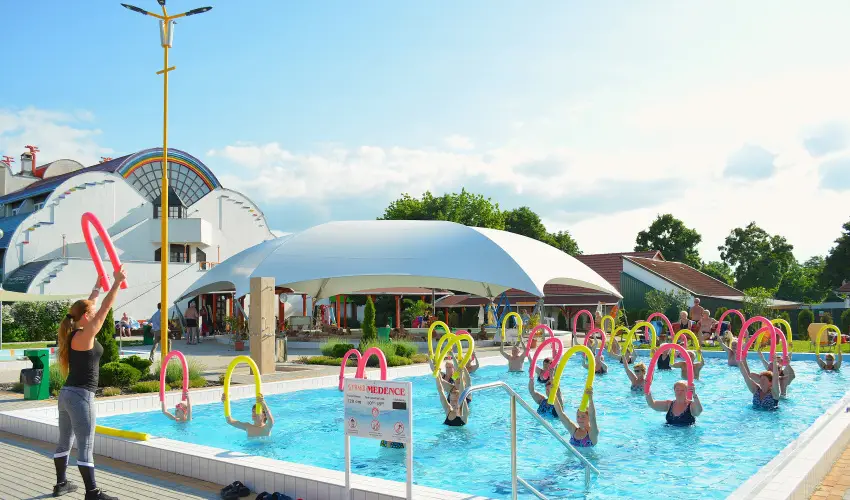 H�forr�s �d�l�- �s Lak�ssz�vetkezet Gyula - Augusztus 20. (min. 2 �j)