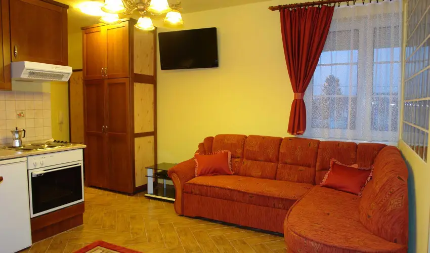 HoldLux Apartmanok S�rv�r - Augusztus 20. (min. 3 �j)