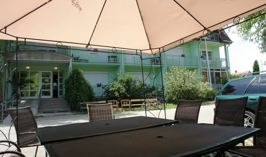 HoldLux Apartmanok S�rv�r - Augusztus 20. (min. 3 �j)