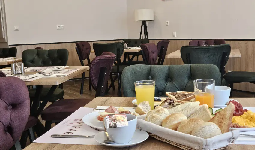 Holdvirg Hotel Srvr - Augusztus 20.