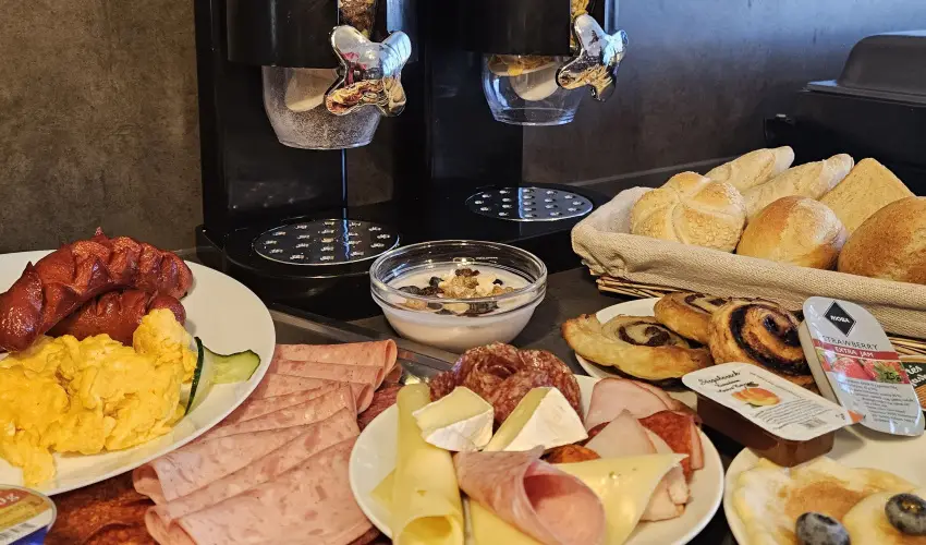 Holdvirg Hotel Srvr - Augusztus 20.