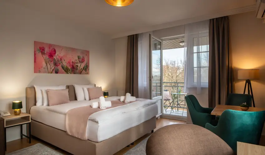 Holdvirg Hotel Srvr - Augusztus 20.