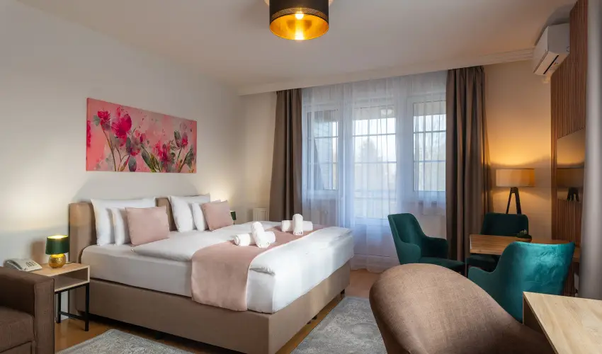 Holdvirg Hotel Srvr - Augusztus 20.