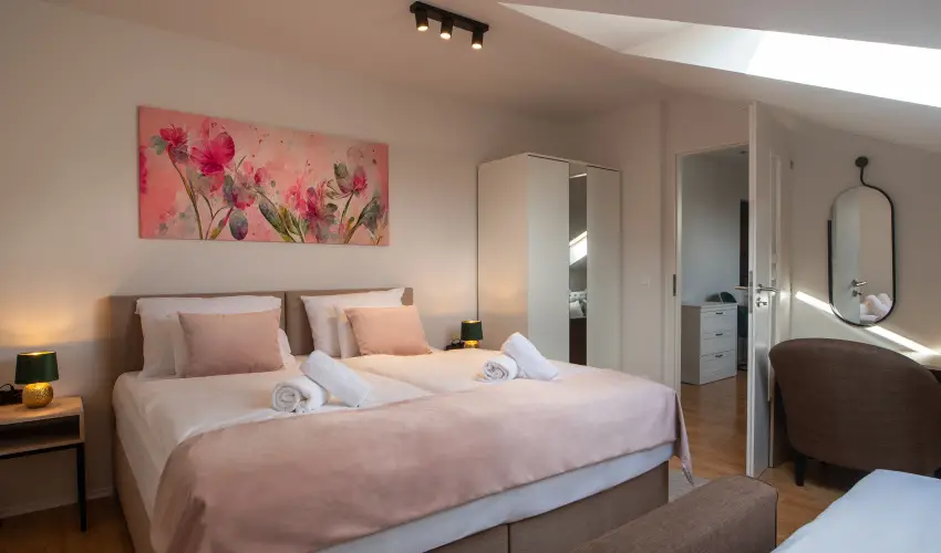 Holdvirg Hotel Srvr - Augusztus 20.