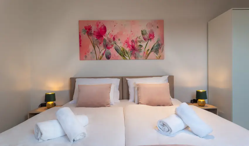 Holdvirg Hotel Srvr - Augusztus 20.