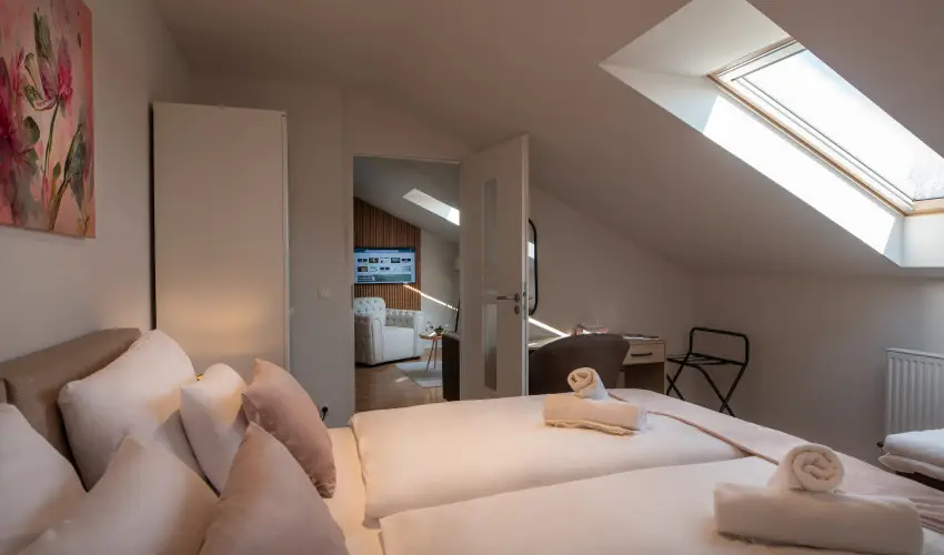 Holdvirg Hotel Srvr - Augusztus 20.