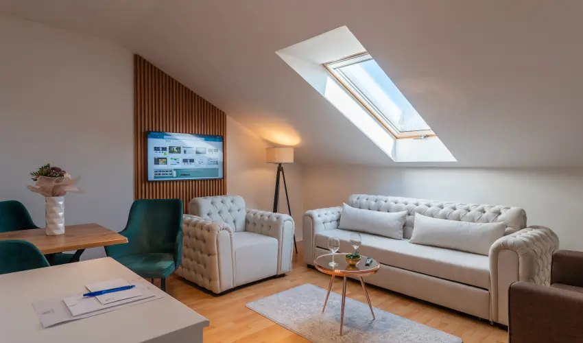 Holdvirg Hotel Srvr - Augusztus 20.