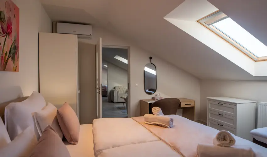 Holdvirg Hotel Srvr - Augusztus 20.