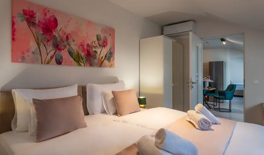 Holdvirg Hotel Srvr - Augusztus 20.