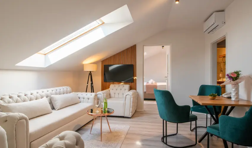 Holdvirg Hotel Srvr - Augusztus 20.